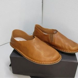 Vibae Womens US11/ EUR41 Casual Zuma Leather Slip On Brown